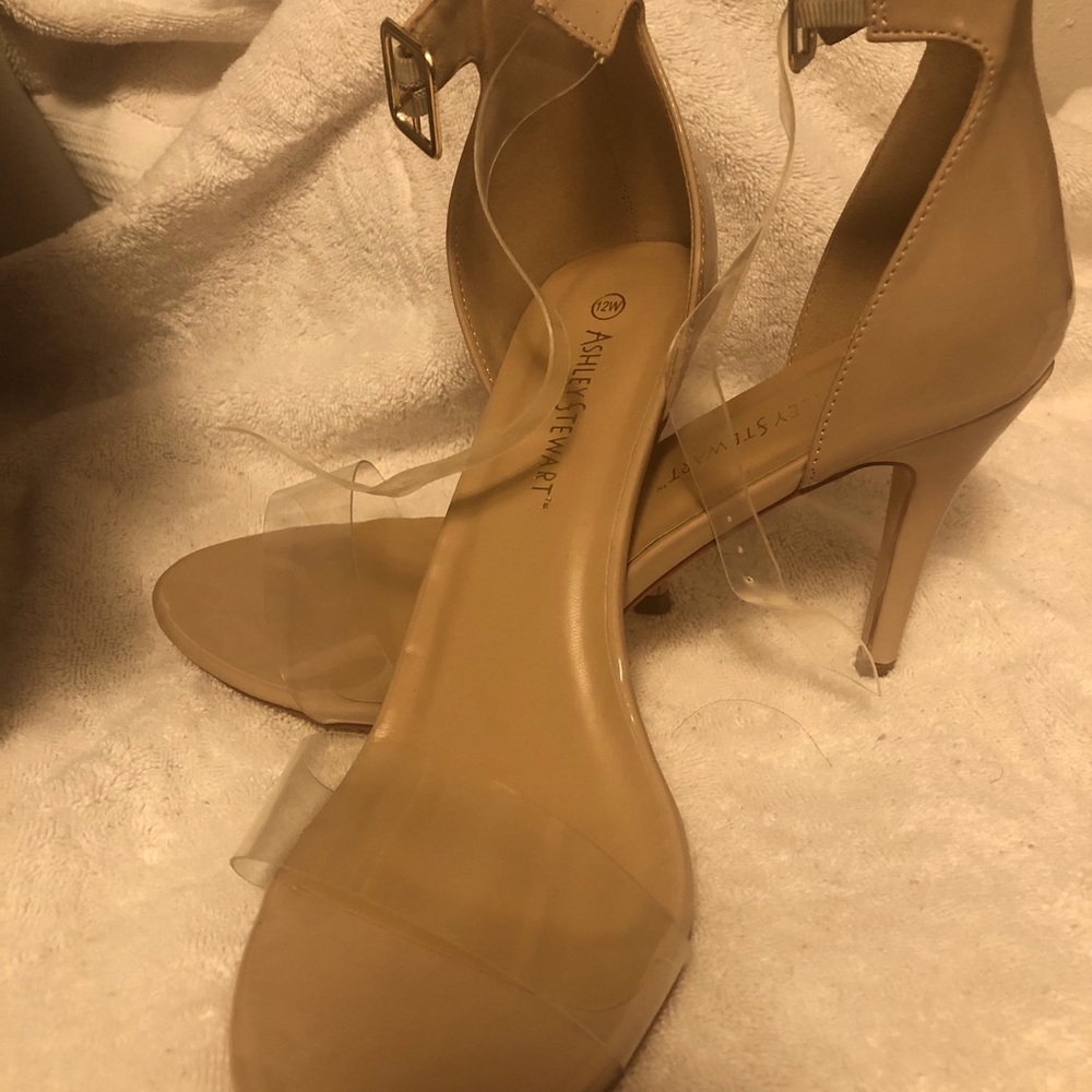 Clean pvc and tan pump